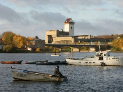 Началось. Теперь и Ивангород скидывает главу администрации 