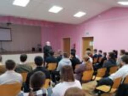 Протоиерей Алексей Рахманов провёл встречу со старшеклассниками Краснодолинской школы