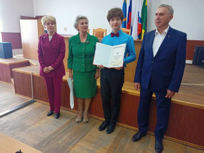 Премиями главы администрации наградили талантливых детей