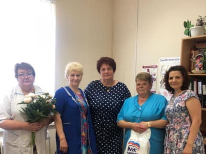 Медицинских работников Кипенского сельского поселения поздравили с профессиональным праздником