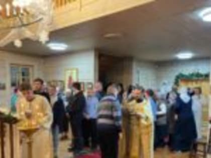 Ночная Рождественская служба в храме святого благоверного князя Александра Невского в посёлке Починок Приозерского благочиния