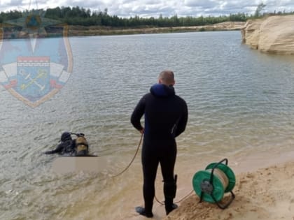 Водолазы достали тело мужчины из карьера под Гатчиной