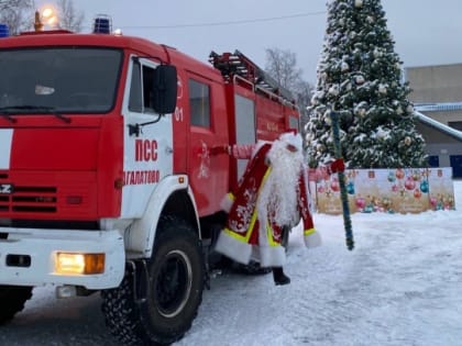 Пожарные Агалатово под Новый год превратятся в Дедов Морозов. Подарки повезут на спецтранспорте