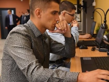 Ленинградские старшеклассники и студенты колледжей могут бесплатно пройти ИТ-курсы