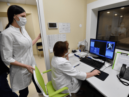 Как медицинские учреждения Ленобласти работают в праздники