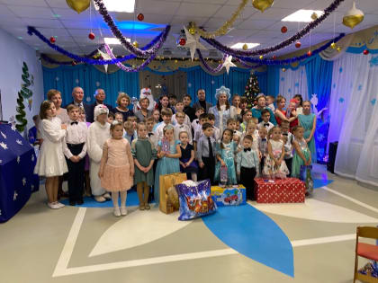 Подарки и праздник для ивангородского центра для детей с ОВЗ (Фото)