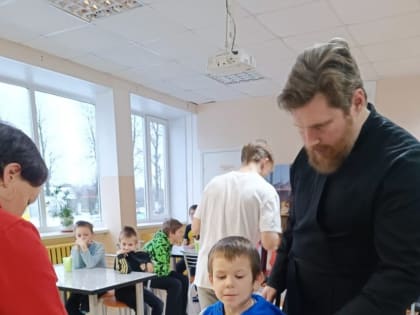 В Татьянин день настоятель храма Казанской иконы Божией Матери посетил Коммунарский социально-реабилитационный Центр для несовершеннолетних