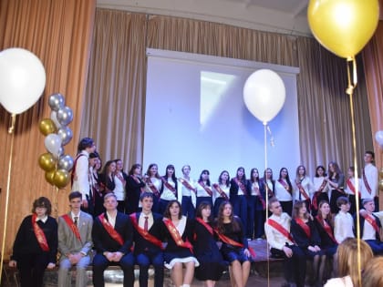 Настоятель храма святой равноапостольной княгини Ольги в деревне Новое Девяткино напутствовал выпускников на последнем звонке