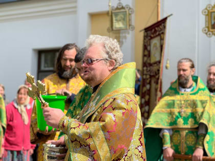 Епископ Выборгский и Приозерский Игнатий  совершил Божественную литургию и крестный ход в Коневском монастыре в день памяти обретения мощей преподобного Арсения Коневского