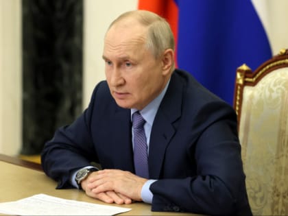 «Они свою работу выполняют, а мы свою». Путин поручил правительству стабилизировать цены на бензин
