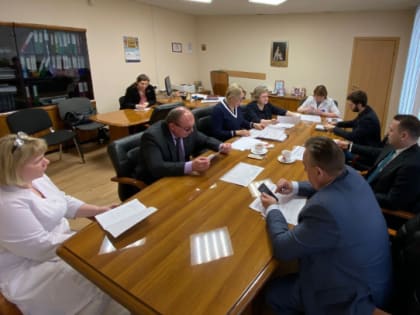 Депутаты ЗакСа начали выезжать в медучреждения Ленобласти для знакомства с проблемами здравоохранения