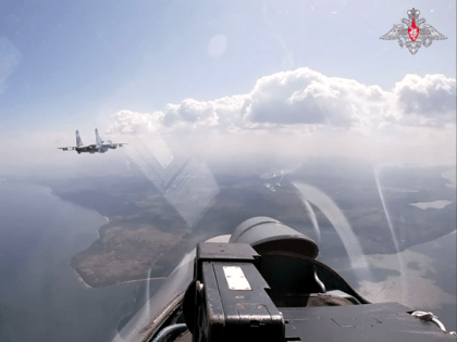 Минобороны рассказало о летно-тактическом учении истребителей над Балтикой (видео)