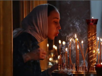 Сотни верующих выстроились в очередь к часовне Ксении Петербургской