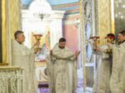 Воскресное богослужение в кафедральном соборе Выборга