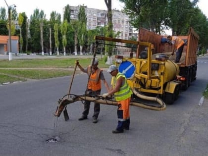 В Енакиево для ямочного ремонта дорог прибыли отечественные машины БЦМ