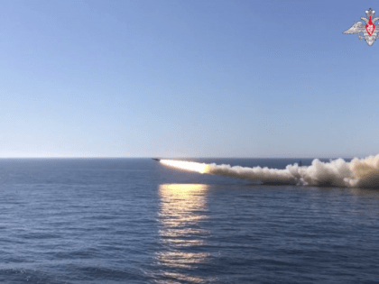 Катер Тихоокеанского флота поразил крылатой ракетой условного противника (фото, видео)
