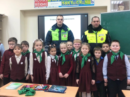 Более 9 тысяч юных ленинградцев присоединились к региональной акции «Мы вместе за безопасность на дорогах»