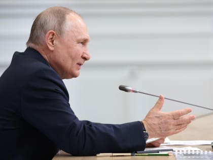 Владимир Путин поручил расширить использование экологически чистого водного транспорта