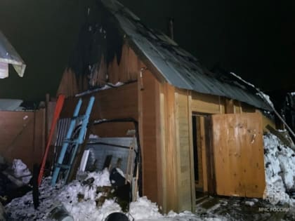 Гараж и баня обгорели из-за плохой проводки