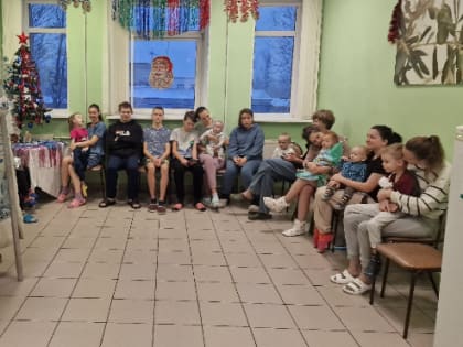 Более 100 Дед Морозов поздравили онкобольных детей Петербурга с Новый Годом