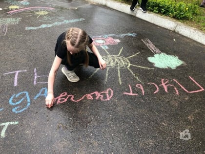 25 мая на территории Выборгского и Никольского ресурсных центров по содействию семейному устройству заложен «Сад детства»