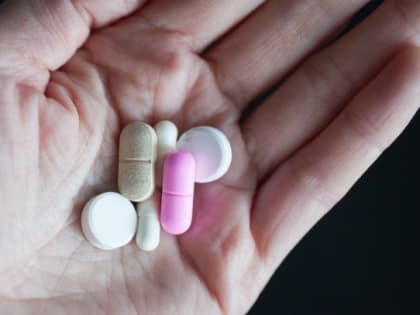 В Лавриках 14-летняя девочка впала в кому после отравления препаратами