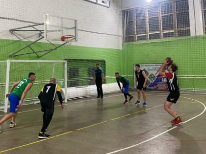 В Ломоносовском районе состоялся очередной игровой день районного чемпионата по баскетболу среди мужчин