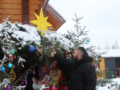 В Борисоглебском храме поселка Мертуть впервые установили большой Рождественский вертеп