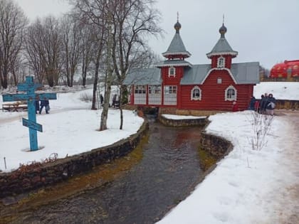 Крещенские «моржи»  в святом источнике. ПЛЮС ВИДЕО!