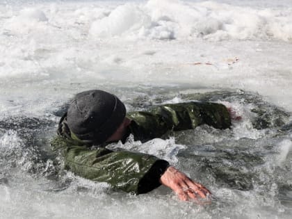 Тело пожилого рыбака подняли из залива под Кингисеппом