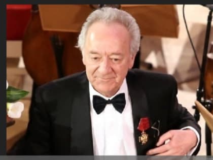 Дирижера Юрия Темирканова похоронили на Комаровском кладбище под Петербургом