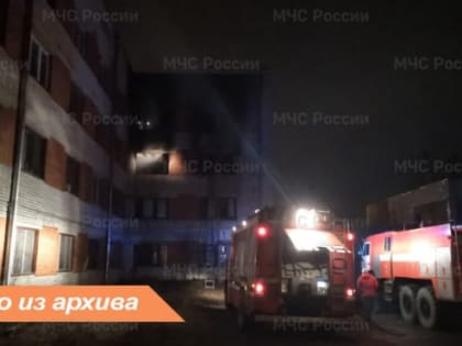 В Кингисеппе из горящего дома спасли трех человек
