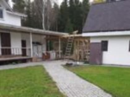 Завершение монтажа иконостаса в храме Собора Двенадцати Апостолов Христовых