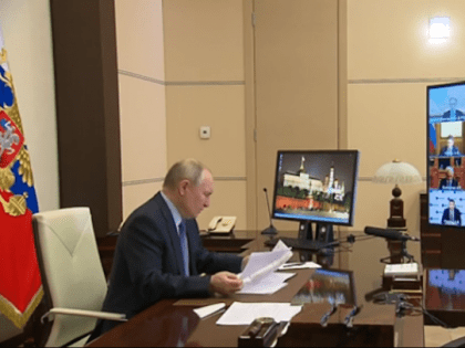 Путин предложил переименовать детское "Движение первых"