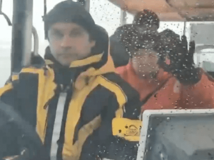 Со льда у Шепелевского маяка спасены 83 рыбака