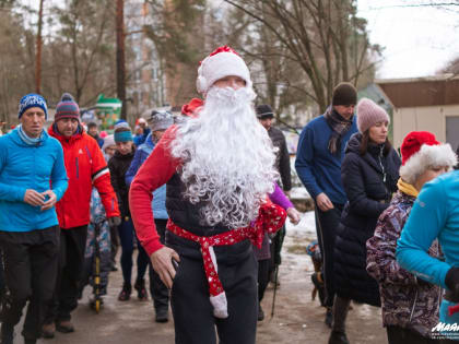 Новогодний забег-2023 в Сосновом Бору собрал 150 участников