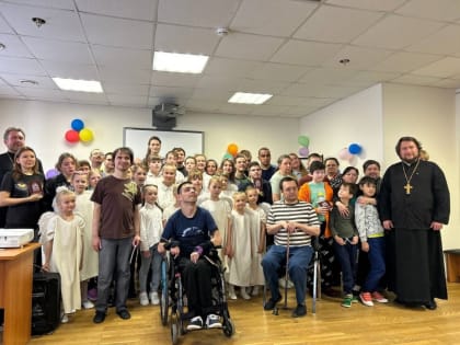 Учащиеся театральной студии Епархиальной Православной школы "Логос" выступили с постановкой "Я - Православный!" для подопечных центра социальной реабилитации ин