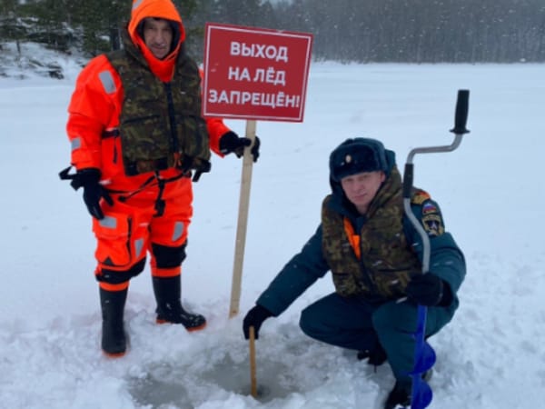 Спасатели Ленобласти напомнили рыбакам об опасности выхода на лед