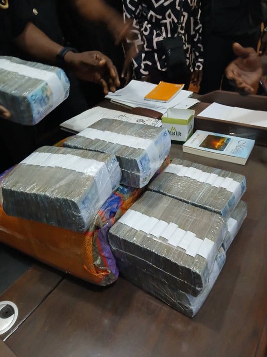 Police Return GH₵85K Found on Highway to Owner