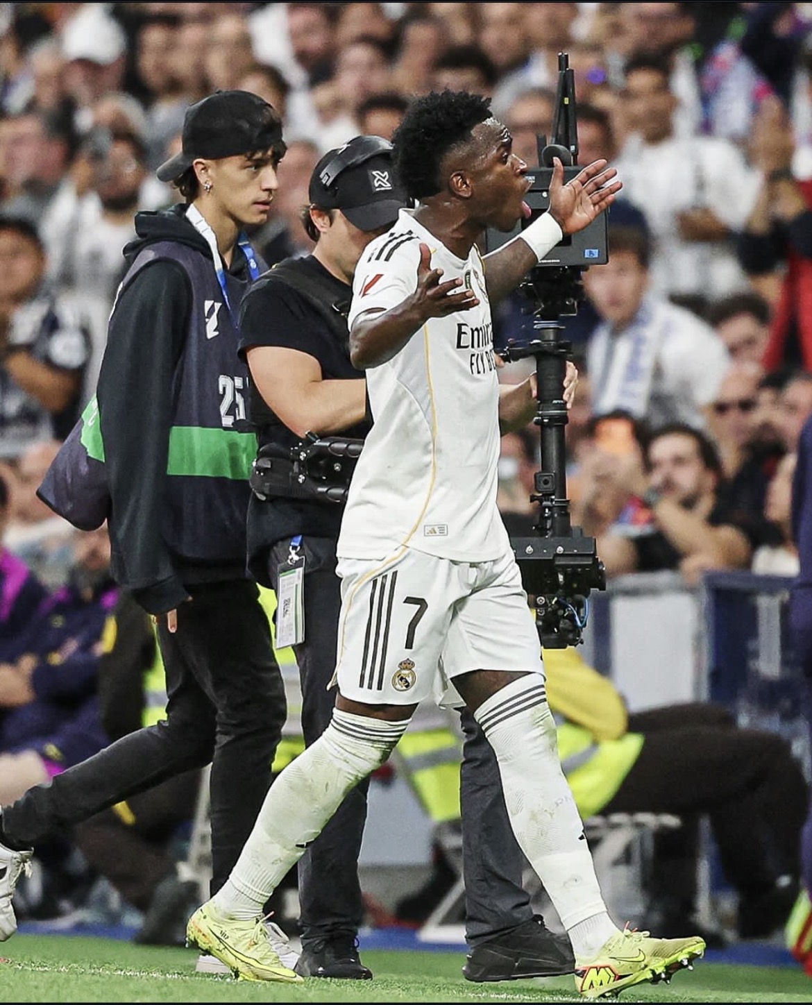 BREAKING: Real Madrid Lead 1-0 as Vinícius Júnior Nearly Walks Off Over Abuse