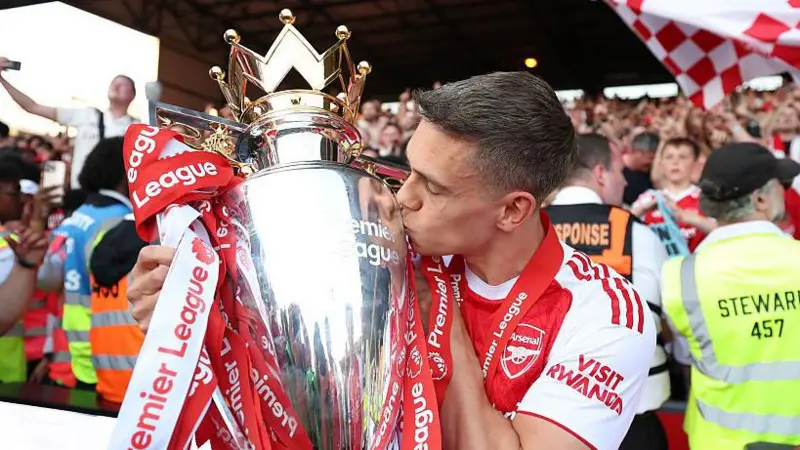 Arsenal Agrees to Sell Leandro Trossard to Besiktas, Eyes Club Brugge Forward Christos Tzolis