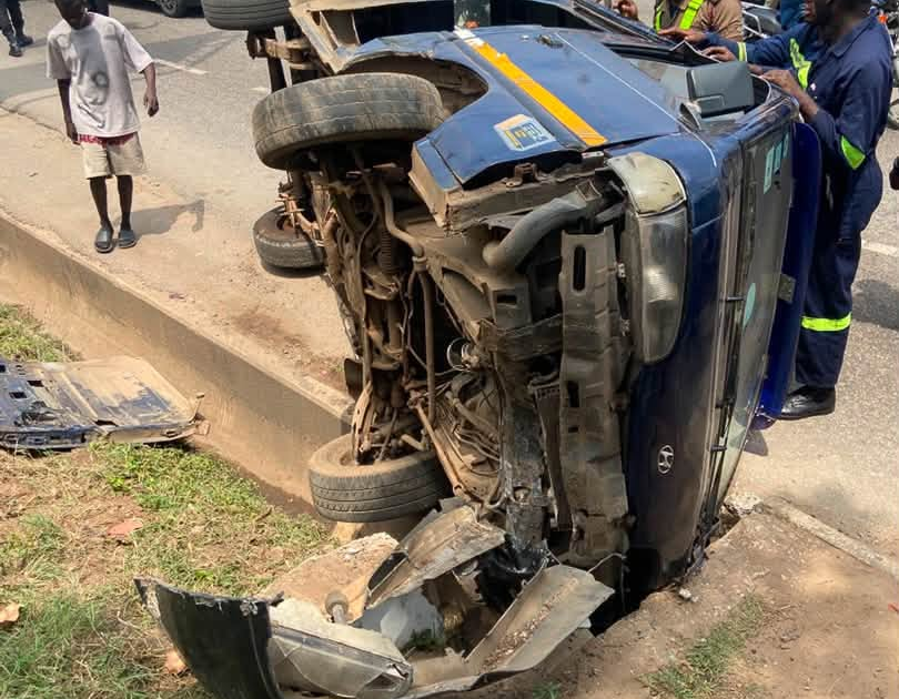 Hyundai Minibus Crashes Near GRA Office at Circle, Two Occupants Injured