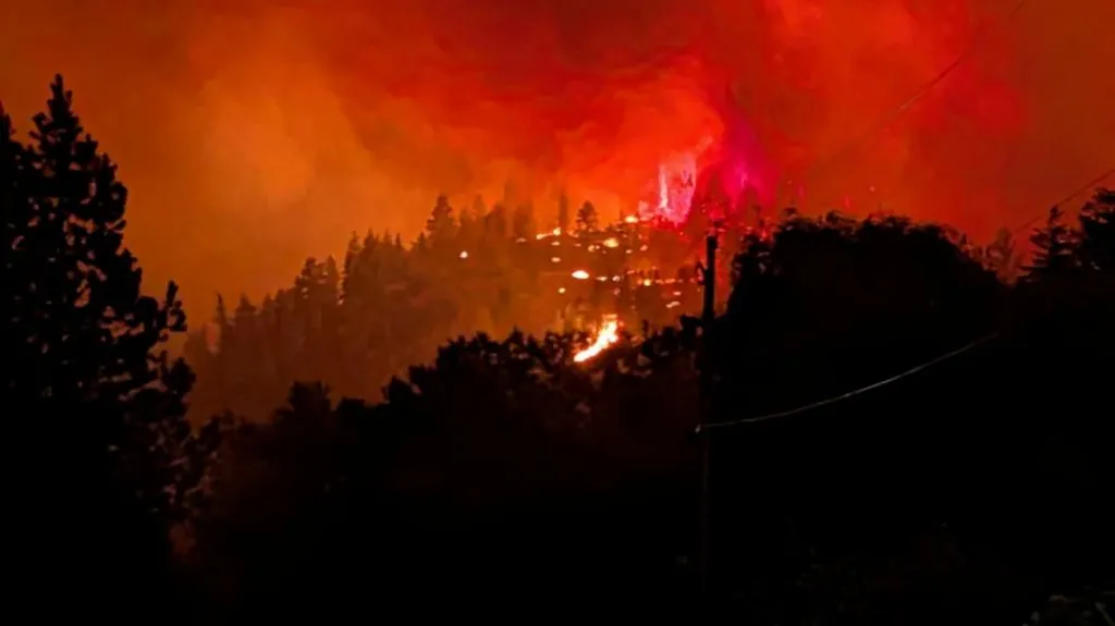 Thousands Flee as Rapidly Spreading Wildfire Engulfs Western Canada