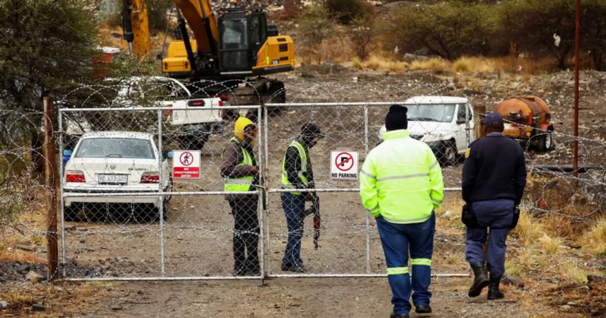 South African Police Launch Investigation into Fatal Mine Dump Site Collapse