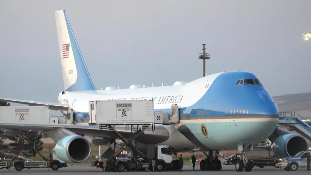 US President Trump Secretly Exits Decoy Plane in Turkey Amid Security Concerns