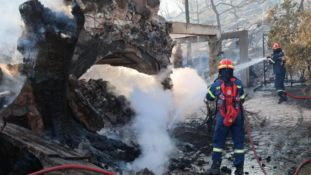 Greek Island of Salamina Hit by Twin Fires: At Least Two Dead, Hundreds Evacuated