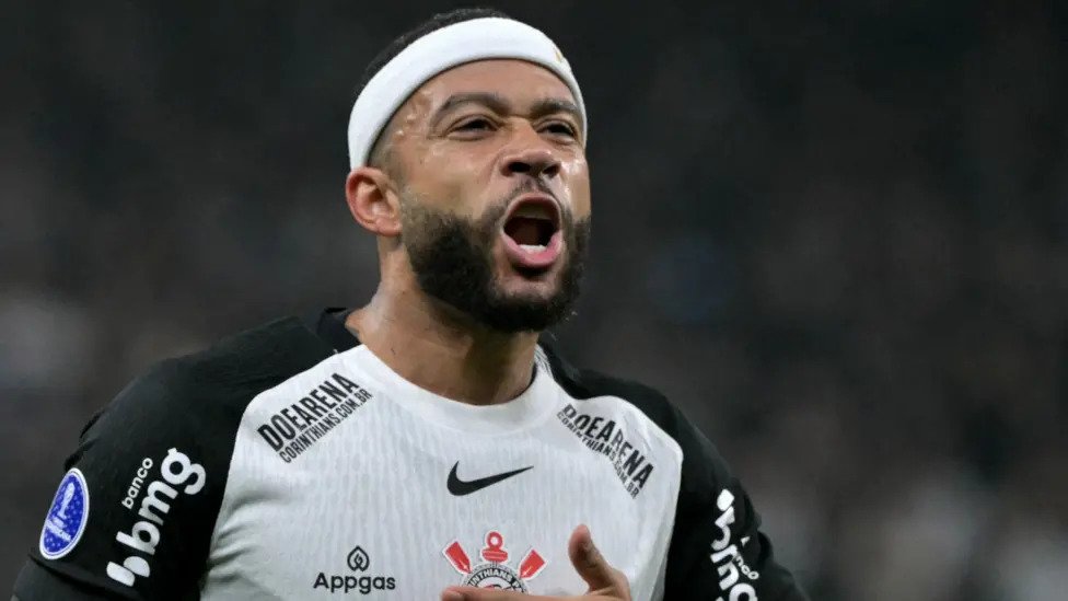 Depay Waives R$21 Million to Extend Contract with Corinthians Until 2028