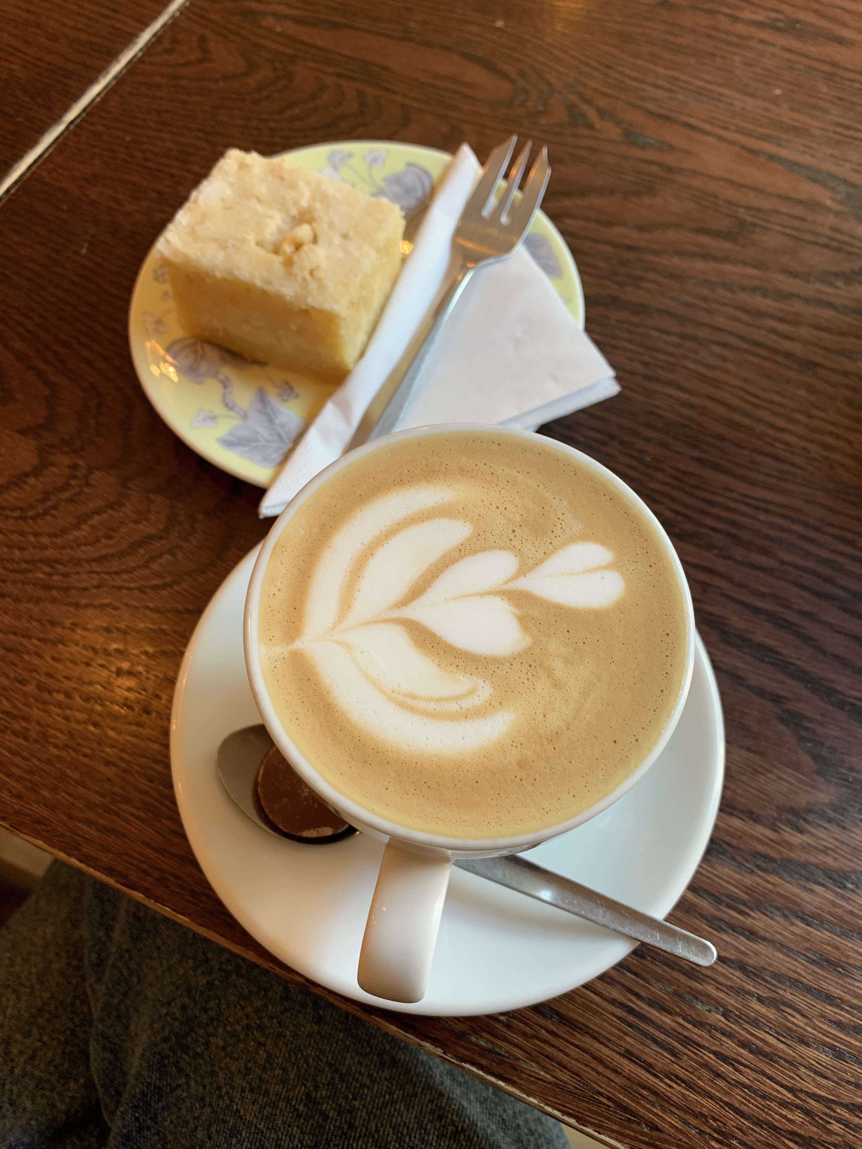 Coffee and cake - the ideal accessories for people watching