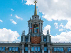 Навстречу жителям: диалог со старшеклассниками и награждение педагогов