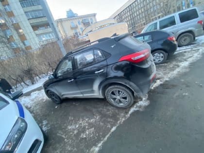 Водитель Hyundai сбила 17-летнюю девушку при выезде со двора в Екатеринбурге